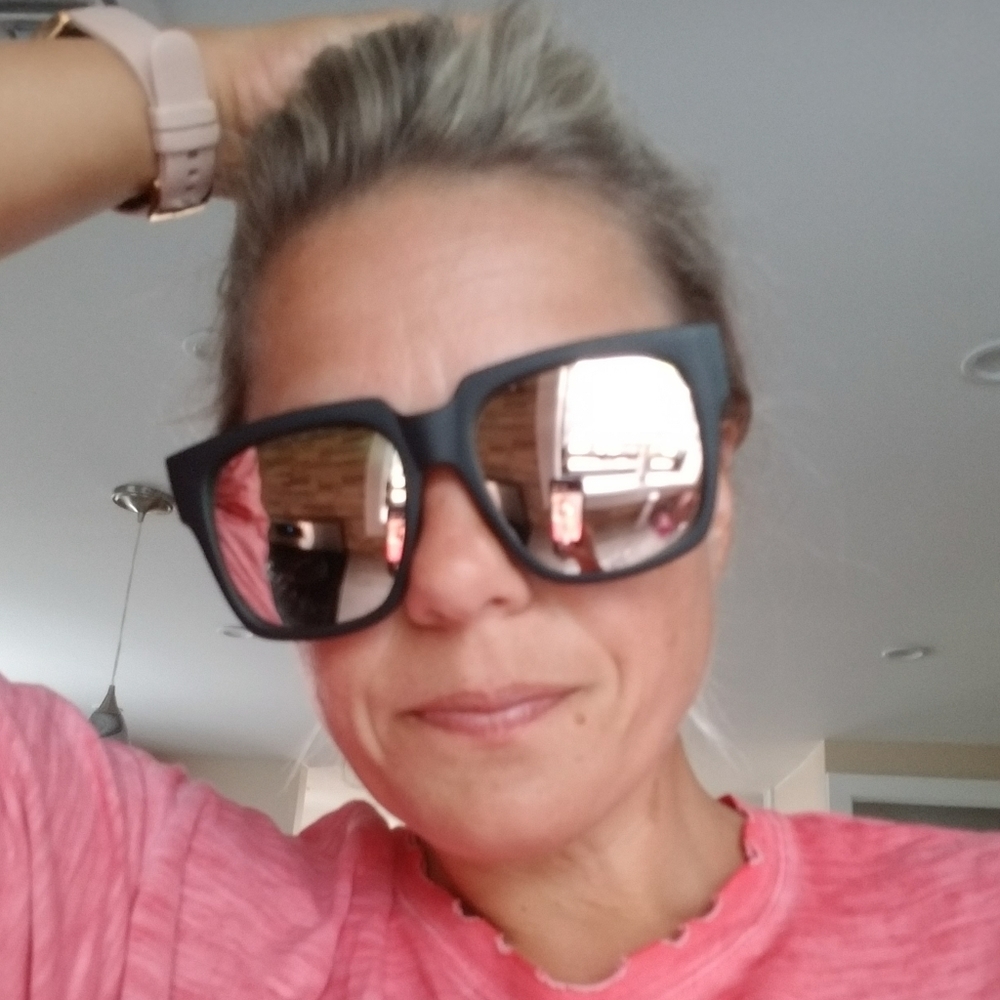 Quay oversized mirrored sunnies